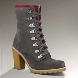 ✨Ugg brand Ladies chunky heeled boots!!✨